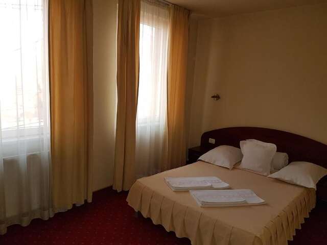 Отель Hotel Iris Арад-48